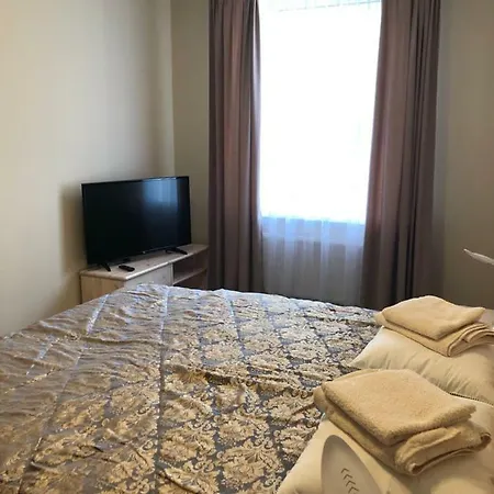 아파트 Stylishly Furnished Near Old Town. *